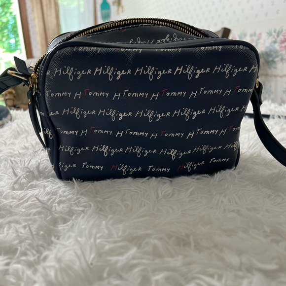 Tommy Hilfiger - Picture 3 of 8